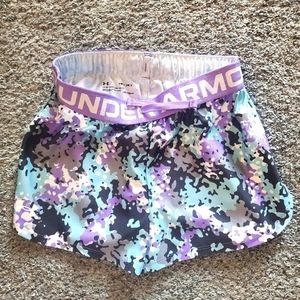 Under Armour Shorts, Girls Youth Medium, like new